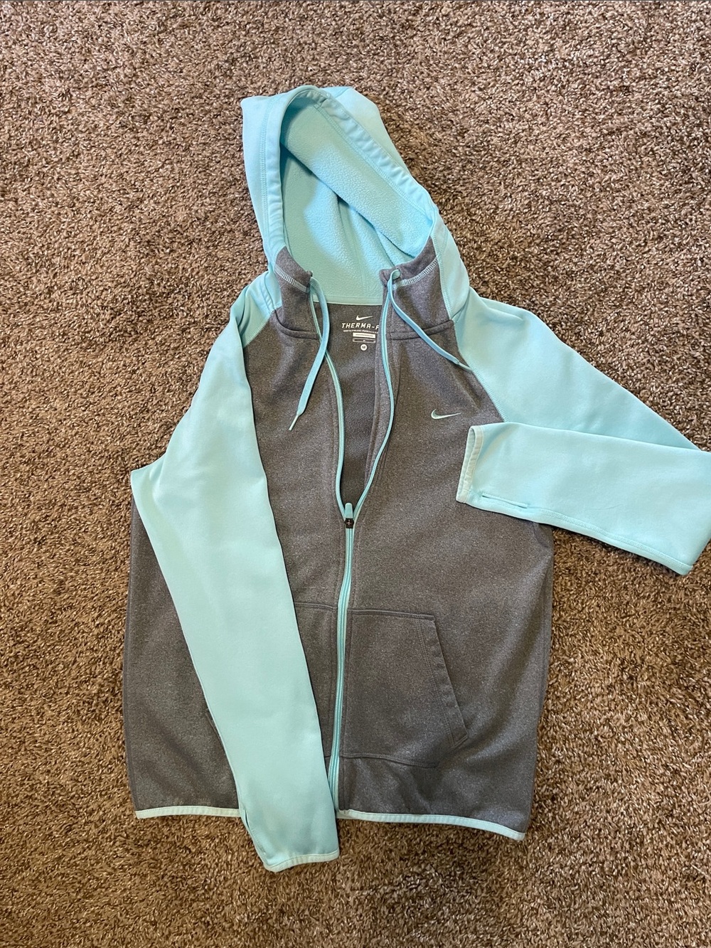 Nike women’s thermo fit Hooded Zip up medium